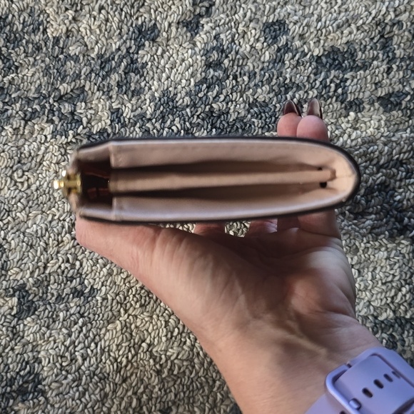 Michael Kors Logo Wallet - Picture 6 of 8